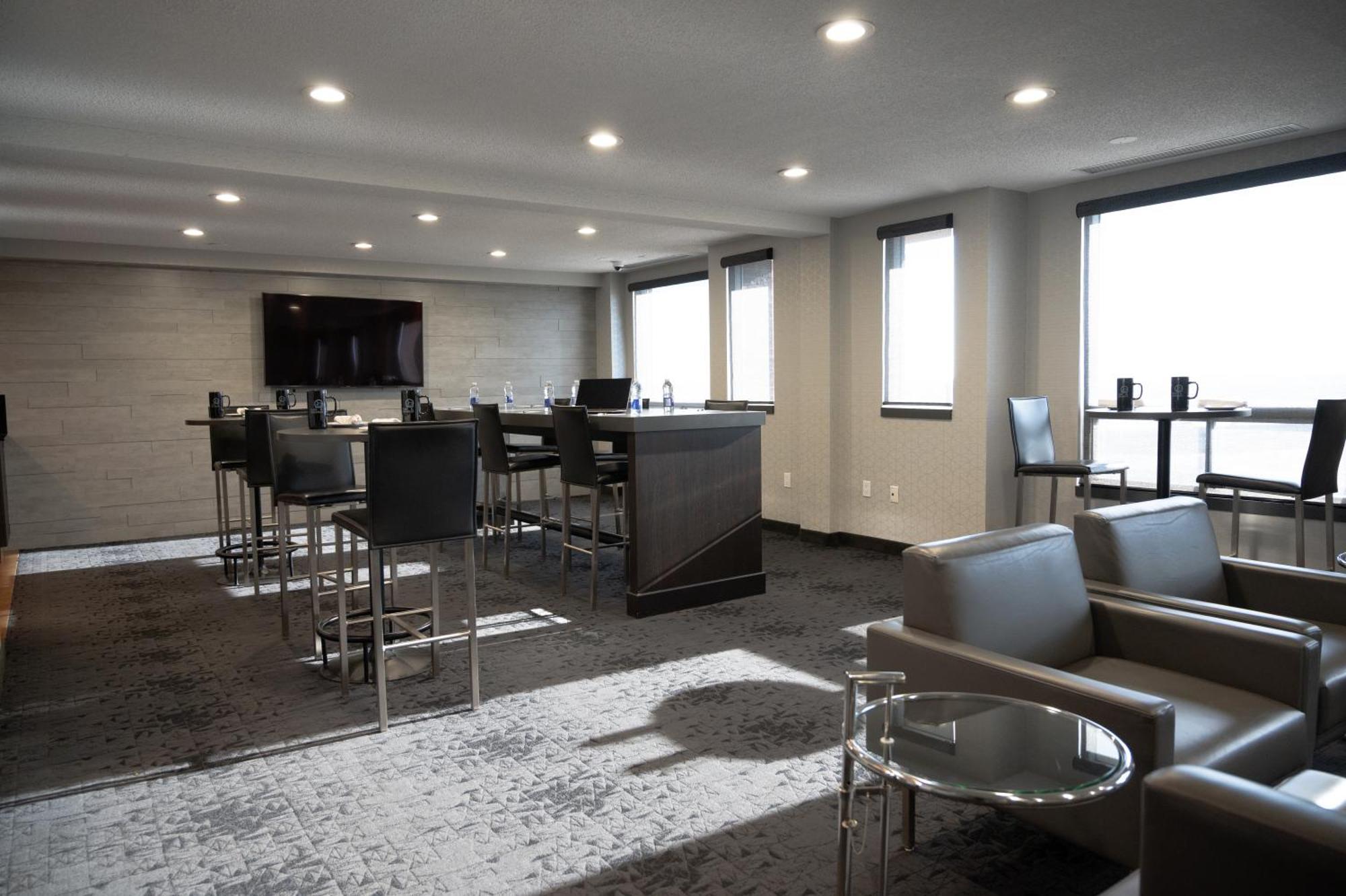 Hotel Blackfoot YYC Esterno foto