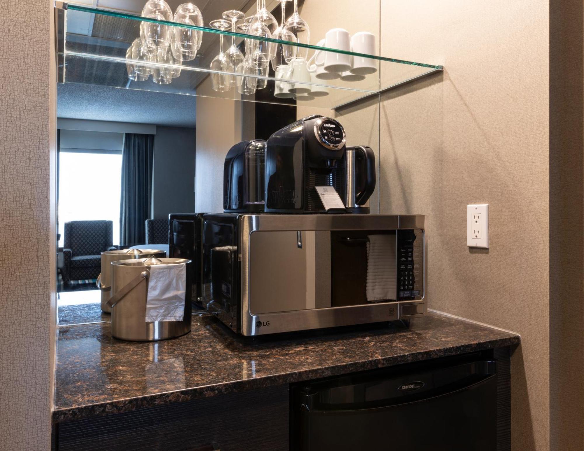 Hotel Blackfoot YYC Esterno foto