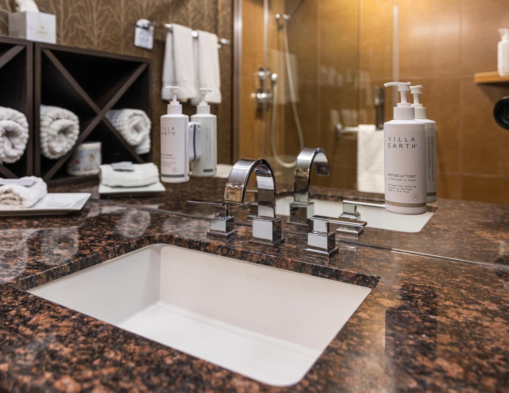 Hotel Blackfoot YYC Esterno foto